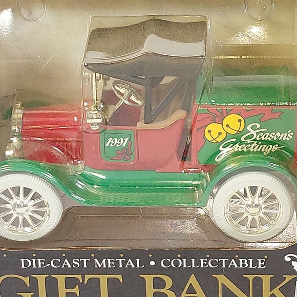 Ertl 1:25 1991 Ford Model T Runabout Car Christmas Locking Coin Bank Toy 9290 - Picture 2 of 7